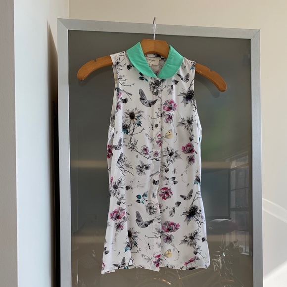Beautiful blouse with butterflies and flowers - Picture 1 of 3